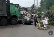 南阳交通事故最新爆料,多车连环相撞，现场情况紧急！